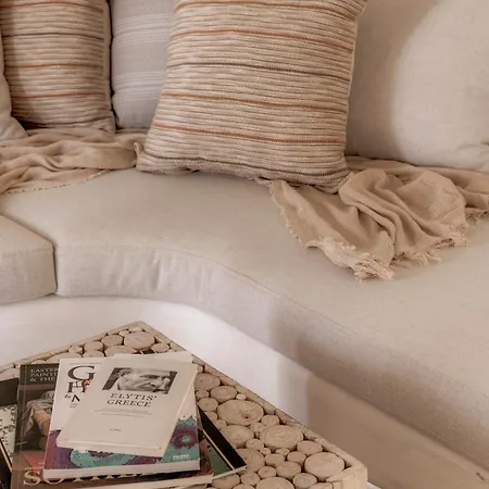 White Syros Apartment