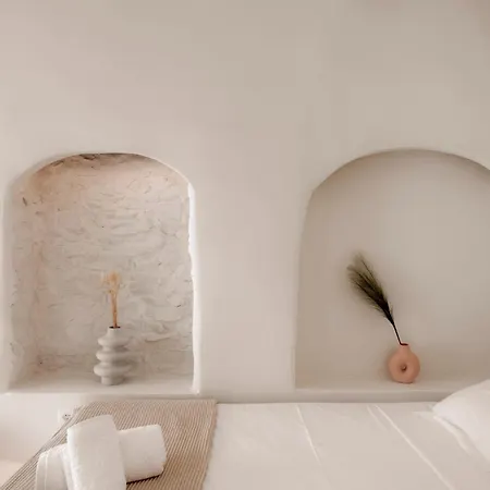 White Syros Apartment *