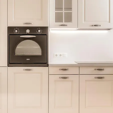 White Syros Apartment *