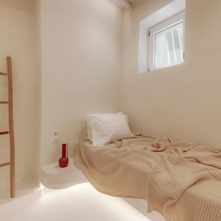 White Syros Apartment *