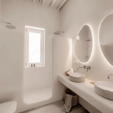 White Syros Apartment *