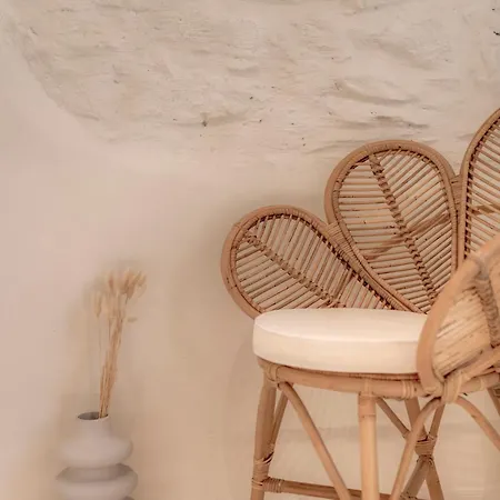 White Syros Apartment *